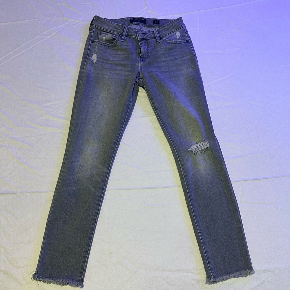 Gray low rise, Lolita skinny, ankle length jeans.